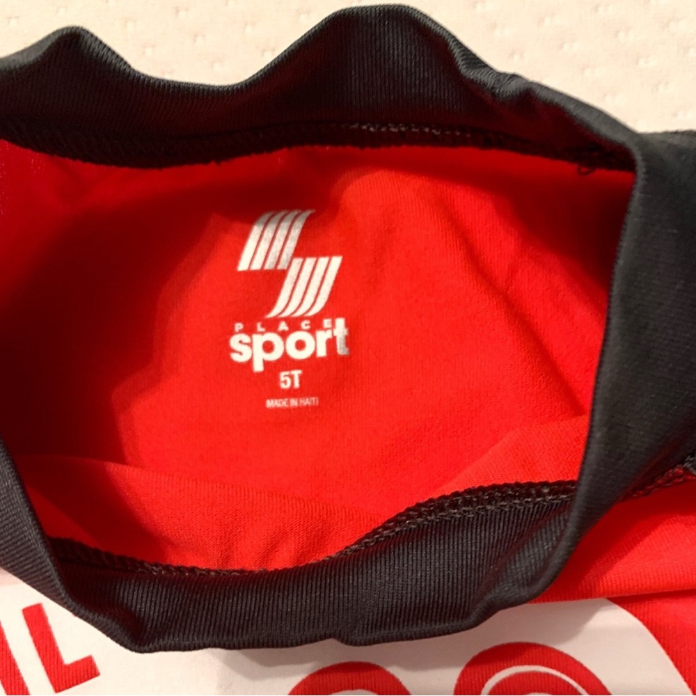 Children’s Place Rash Guard - Picture 3 of 4